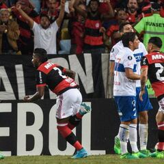 Católica cae ante Flamengo y queda cerca de la eliminación en la Libertadores