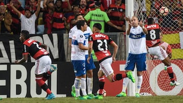 Católica cae ante Flamengo y queda cerca de la eliminación en la Libertadores