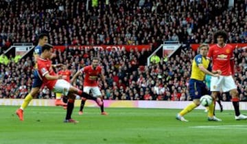 Ander Herrera marca el primer gol de Manchester United.
