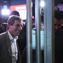 La respuesta de Almeida a una pregunta de su boda: “¿Tú crees que es para dar la enhorabuena?”