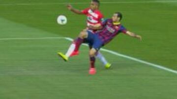 El Granada reclam¨® penalti en dos acciones antes del descanso