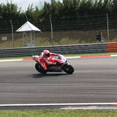 Así rugen las Ducati en los primeros test en Sepang
