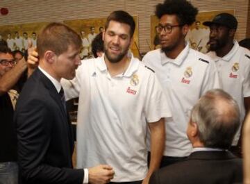 Felipe Reyes y Thompkins.