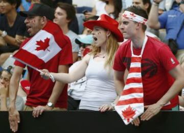 Seguidores canadienses animan a su compatriota Milos Raonic.