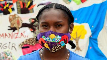 ACOMPA&Ntilde;A CR&Oacute;NICA: LATINOAM&Eacute;RICA ARTESANOS - AME9609. MAMPUJ&Aacute;N (COLOMBIA), 30/06/2020.- Fotograf&iacute;a del 15 de junio de 2020 que muestra a la integrante de la Asociaci&oacute;n Mujeres Tejiendo Sue&ntilde;os y Sabores de Ma