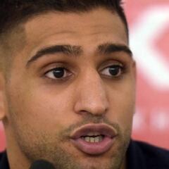 Boxer Amir Khan receives death threats over Christmas tree post