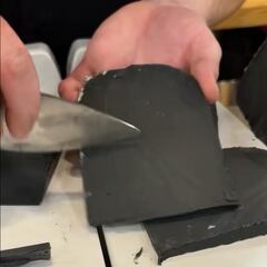 Así es el queso completamente negro: se llama black lemon gouda y es perfecto para Halloween