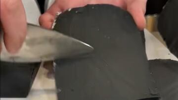 Así es el queso completamente negro: se llama black lemon gouda y es perfecto para Halloween