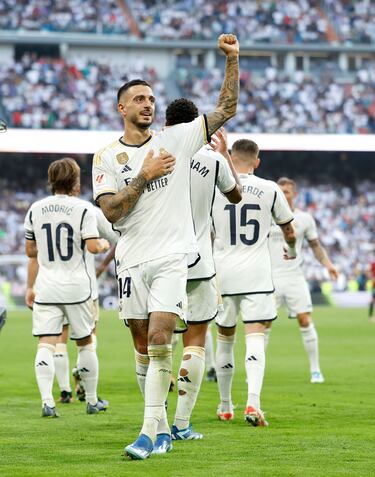 Tremendo lo de Vinicius, cómo bajó un balón largo de Tchouaméni, aguantó y aguantó hasta ver la llegada de Joselu, filtrándole el pase para que dispare y firme el cuarto de la tarde.