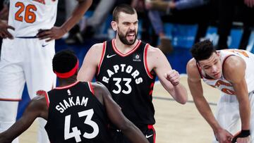 Marc Gasol en su debut con los Raptors.