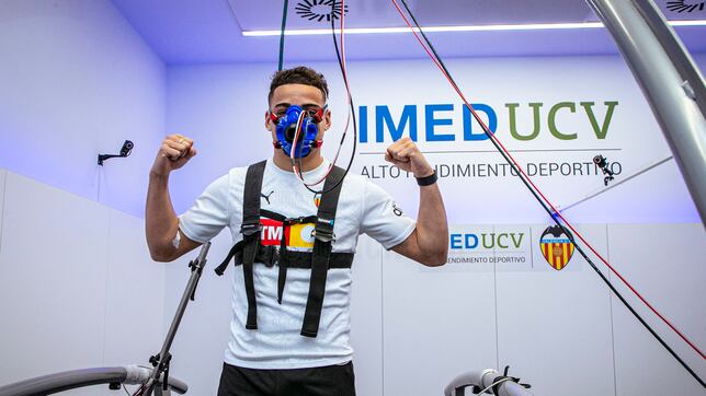 Max Aarons: “Conozco a Corberán, es muy importante para mí estar aquí”