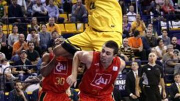 Samuel Tavares entra a canasta.