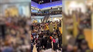 Indignación por estas imágenes de aglomeraciones en Marbella para ver a Omar Montes y Kiko Rivera