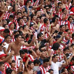 La afición festeja la salida de José Cardozo