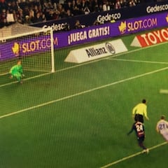 Se debió repetir el penalti: Araújo estaba pisando la línea del área