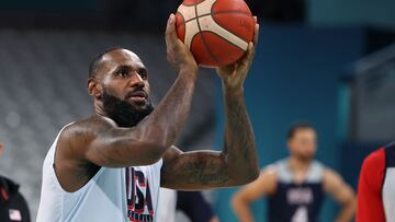 US forward LeBron James (C) takes part in a training session at the Pierre-Mauroy stadium in Villeneuve-d�Ascq, northern France, on July 24, 2024, ahead of the Paris 2024 Olympic games. (Photo by Thomas COEX / AFP)