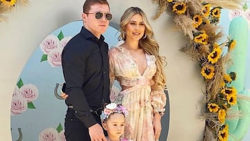 Con 31 años de edad, logró su tercer campeonato en las 168 libras, Canelo Álvarez al vencer a Billy Joe Saunders, Además es padre de cuatro hijos: tres niñas y un niño.