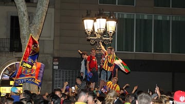 30/05/15 PARTIDO FINAL COPA DEL REY 2015
ATHLETIC DE BILBAO - BARCELONA
ALEGRIA CELEBRACION CAMPEONES
SEGUIDORES EN CANALETAS