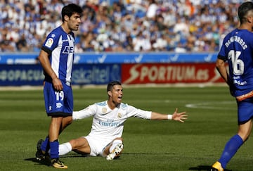 Cristiano se queja de un empujón.