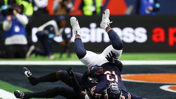 American Football - NFL - Chicago Bears v Jacksonville Jaguars - Tottenham Hotspur Stadium, London, Britain - October 13, 2024 Chicago Bears' Keenan Allen scores a touchdown Action Images via Reuters/Matthew Childs