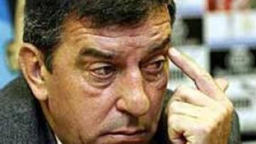 <b>MALOS RESULTADOS.</b> El técnico del Real Oviedo, Vicente González Villamil, fue destituido esta tarde después del empate a uno cosechado ante el Compostela.