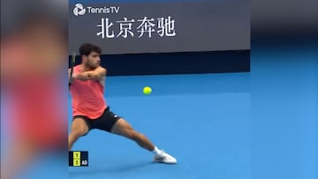 A este nivel es imparable: Alcaraz mandó a la línea un punto que era al 99% de Sinner