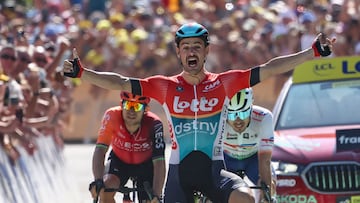Lotto Dstny team's Belgian rider Victor Campenaerts cycles to the finish line to win the 18th stage of the 111th edition of the Tour de France cycling race, 179,5 km between Gap and Barcelonnette, in southeastern France, on July 18, 2024. (Photo by Anne-Christine POUJOULAT / AFP)
