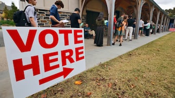 En Estados Unidos, hay estados que prohíben la distribución de alimentos y bebidas a los ciudadanos que esperan en la fila para votar.