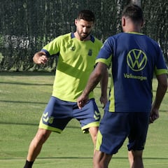 Las Palmas se protege en defensa