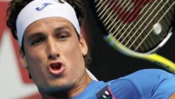 <b>CAMPEÓN. </b>Feliciano levanta el trofeo del Abierto de Suráfrica.