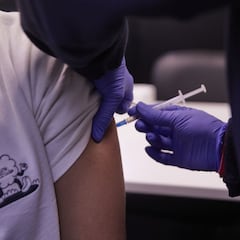 Los efectos secundarios de la tercera dosis de Moderna y Pfizer