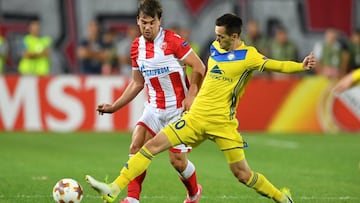 Bate's midfielder Mirko Ivanic (L) vies with Crvena Zvezda's defender Filip Stojkovic during the UEFA Europa League match between FK Crvena Zvezda Beograd and Bate Borisov at the Rajko Mitic stadium in Belgrade on September 14, 2017. / AFP PHOTO / ANDREJ ISAKOVIC