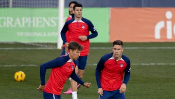 Morata, Marcos Llorente y Paulista en un entrenamiento del Atlético.