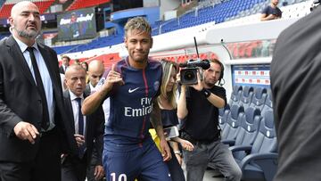 PARIS, FRANCE - AUGUST 04: Neymar salutes the press after he posed with his new jersey after a press conference with Paris Saint-Germain President Nasser Al-Khelaifi on August 4, 2017 in Paris, France. Neymar signed a 5 year contract for 222 Million Euro. (Photo by Aurelien Meunier/Getty Images)