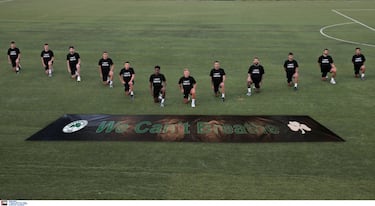 También el Panathinaikos, equipo griego, decidió mostrar su respeto a la figura de George Floyd y al movimiento Black Lives Matter. Como otros equipos, hincaron la rodilla detrás de una pancarta con el lema "Nosotros no podemos respirar", en alusión a las últimas palabras de Floyd. Acompañaron la imagen con el mensaje: "Juntos somos más fuertes. Todos en contra del racismo, Ya basta".