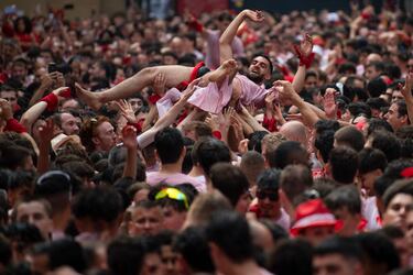 Ambiente tras el "Chupinazo" que abre las fiestas de San Fermín 2025.