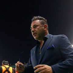 MLS: LAFC targeting Antonio Mohamed to replace Bob Bradley