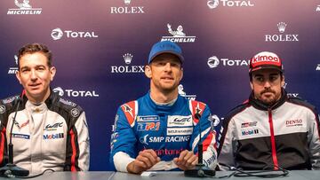Rueda de prensa de Shanghái con Jenson Button en el centro.