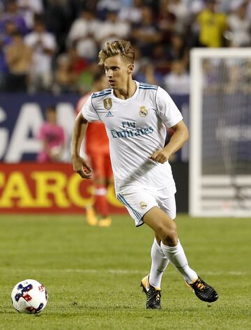 Lleva el fútbol en la sangre y, más concretamente, el Real Madrid. Hijo de Paco Llorente, sobrino de Julio Llorente, nieto de Ramón Grosso y sobrino nieto de Paco Gento. Se inició en las categorías inferiores del club blanco en 2008 y jugaría dos temporadas en el Castilla (2014-2015 y 2015-2016), debutando con el primer equipo en el partido de Liga ante el Levante del 17 de octubre. La campaña 2016-2017 fue cedido al Alavés, y en la 2017-2018 vuelve a las filas del Real Madrid.