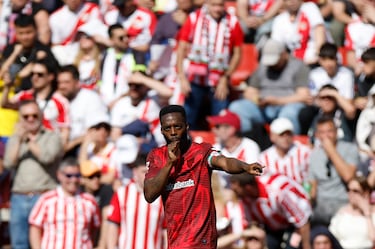 Nos permitimos el lujo de situar a Iñaki Williams como centrocampista, al jugar por banda ante el Rayo. Precisamente desde esta demarcación llegó el tanto con el que igualó el encuentro. Un buen zapatazo y a guardar.