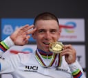 Un Evenepoel espectacular gana su tercer oro en contrarreloj