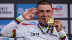Un Evenepoel espectacular gana su tercer oro en contrarreloj
