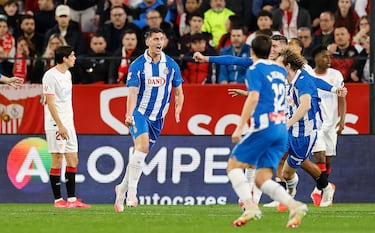 El central espanyolista adelantó a su equipo y se mantuvo a un nivel bueno durante todo el partido. Supo contener la ofensiva sevillista.