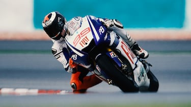 Jorge Lorenzo tiene 3 campeonatos mundiales en la categoría de MotoGP: 2010 (con Yamaha), 2012 (con Yamaha) y 2015 (con Yamaha)