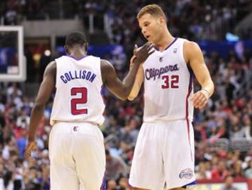 El jugador de Los Angeles Clippers Darren Collison (2) y Blake Griffin (32).