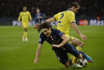 Edinson Cavani CON Branislav Ivanovic.