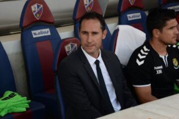 VICENTE MORENO exfutbolista, comenzó su carrera como entrenador en el Xerez CD, al final de la temporada 11/12 donde consigue sacar al equipo jerezano de los puestos de descenso. Es el entrenador del Nástic de Tarragona desde el 2013, consiguió en ascenso a la categoría de plata con el Nástic en la temporada 14/15. Ya en Segunda División se clasificó para los playoff de ascenso, pero fue eliminado por el Osasuna.