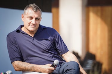 Perdió toda su fortuna con malas inversiones, vicios, el póker y las mujeres.