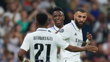 MADRID, SPAIN - OCTOBER 05: Vinicius Junior of Real Madrid celebrates Karim Benzema and Rodrygo Goes after scoring their side's second goal during the UEFA Champions League group F match between Real Madrid and Shakhtar Donetsk at Estadio Santiago Bernabeu on October 05, 2022 in Madrid, Spain. (Photo by Angel Martinez/Getty Images)
PUBLICADA 01/04/23 NA MA04 2COL