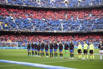 El partido de Champions entre Barcelona y Real Madrid ha batido el récord mundial de asistencia a un partido de fútbol femenino con 91.553 espectadores. El aspecto del Camp Nou era espectacular. 